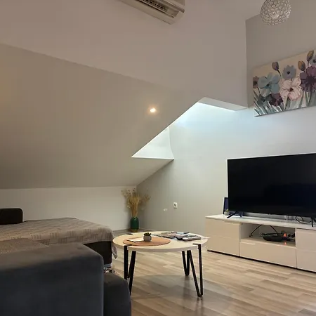 Grey Old Town Apartman