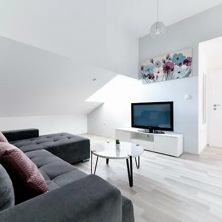 Grey Old Town Apartman