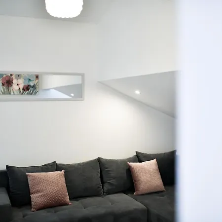 Grey Old Town Apartman