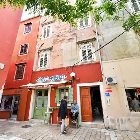 Grey Old Town Apartman *