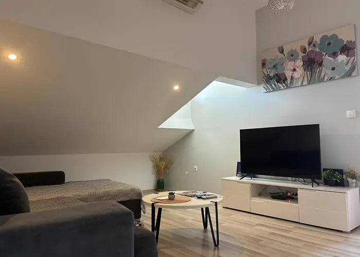 Grey Old Town Apartman