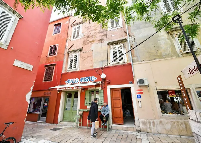 Grey Old Town Apartman *