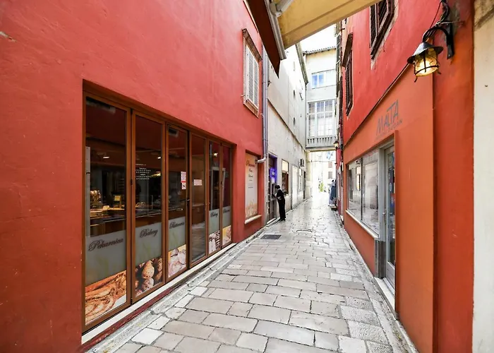 Grey Old Town Apartman