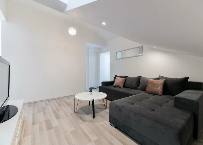 Апартаменты Grey Old Town Задар