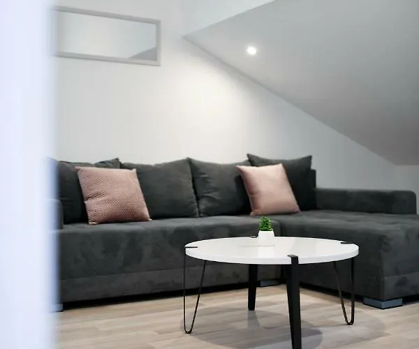 Grey Old Town Апартаменты Задар