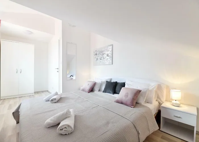 Grey Old Town Апартаменты